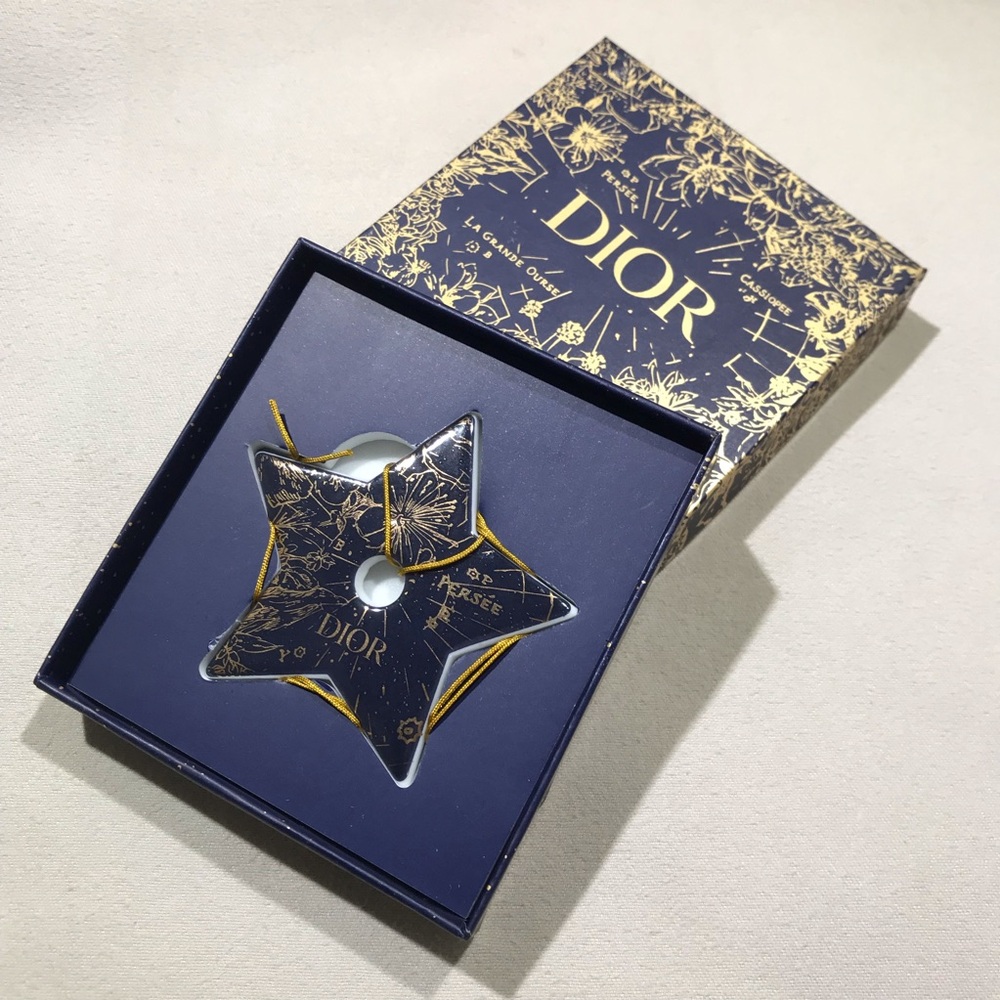 Dior ceramic star pendant